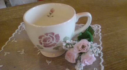 マニー　ローズ陶器　トイレットペーパーホルダー マニー ローズ トイレブラシ入れ 新品 トイレットペーパーホールダ中古